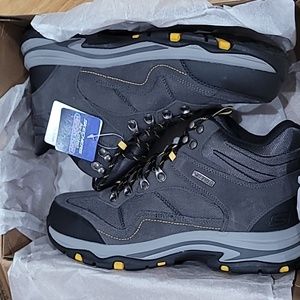 Sketchers Mens Waterproof boot size 10.5